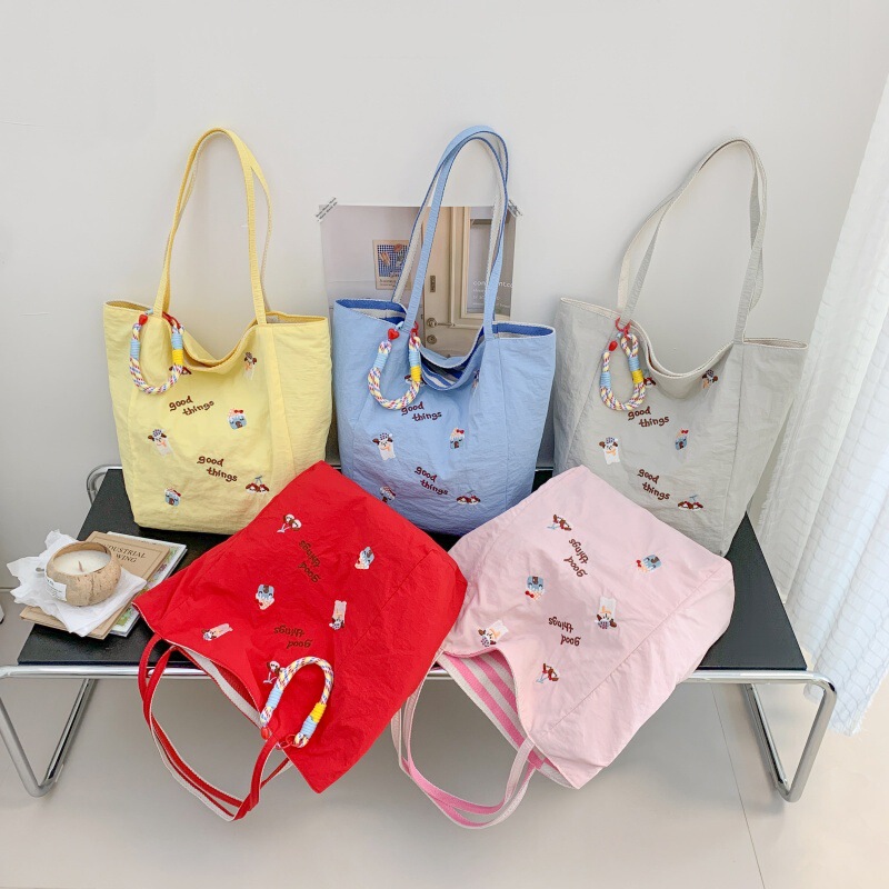 Korean-style cute and casual nylon bag for women, with unique design and embroidery, versatile for daily use and commuting Korean-style cute and casual nylon bag for women, with unique design and embroidery, versatile for daily use and commuting