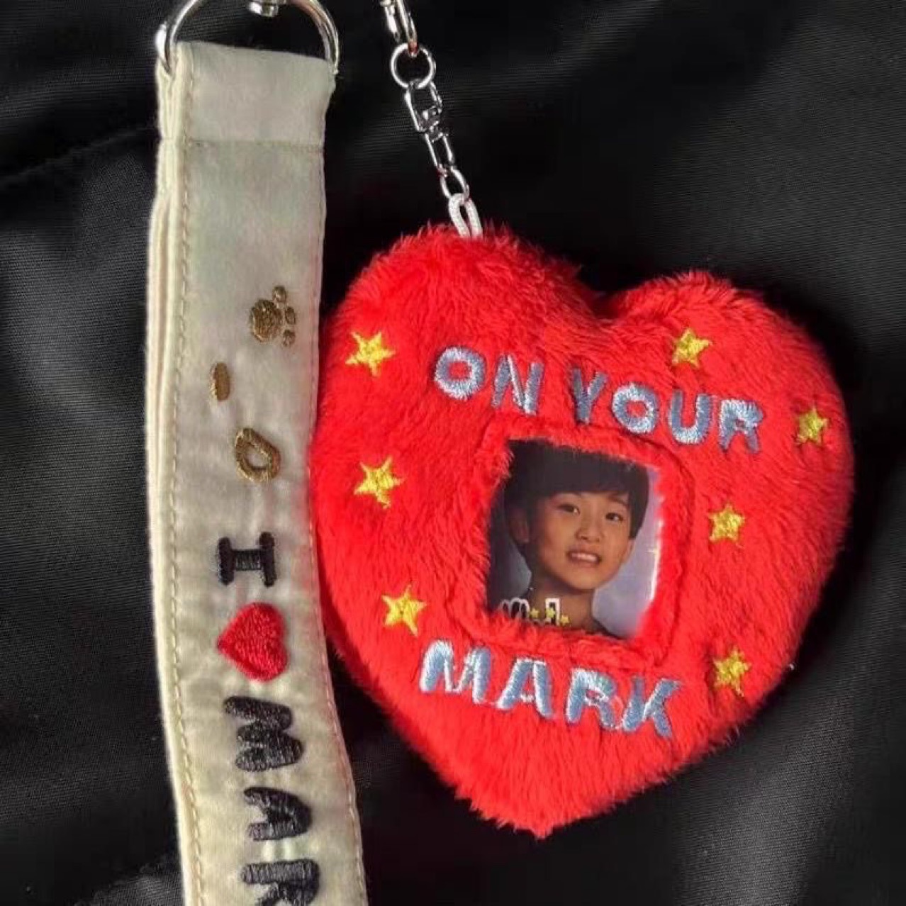 小紅書同款紅色毛絨愛心卡套包包掛件鑰匙扣一寸小卡拍立得收納套