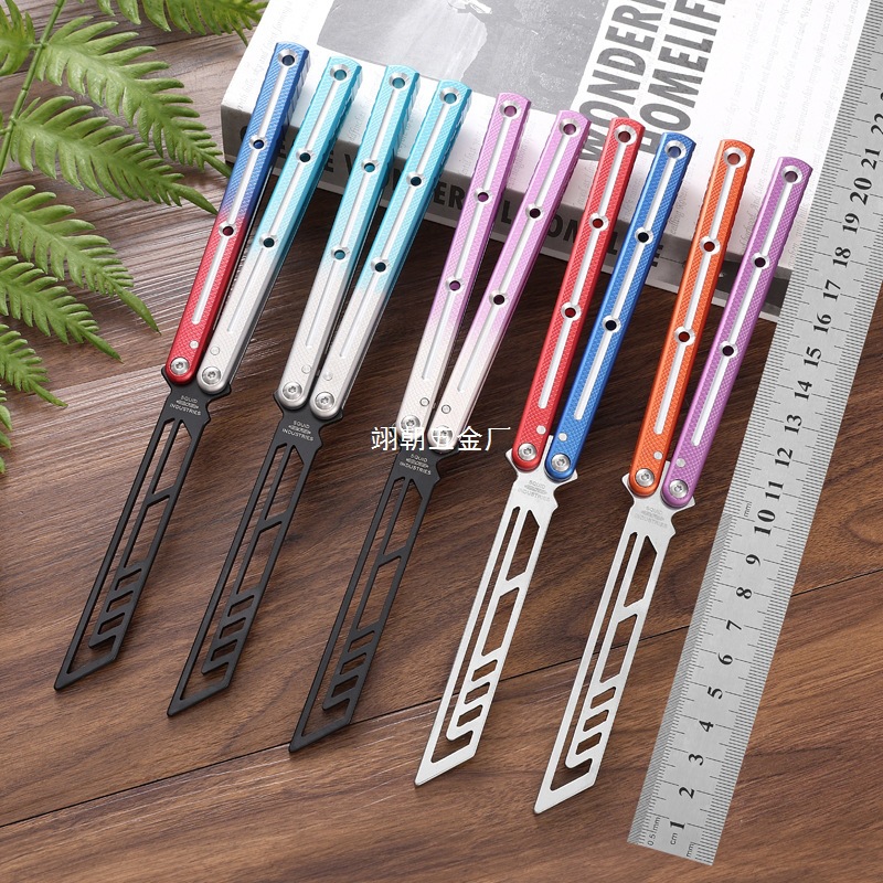 新款海妖折叠蝴蝶刀亮槽练习训练刀多功能甩手花式刀鱿鱼不开刃