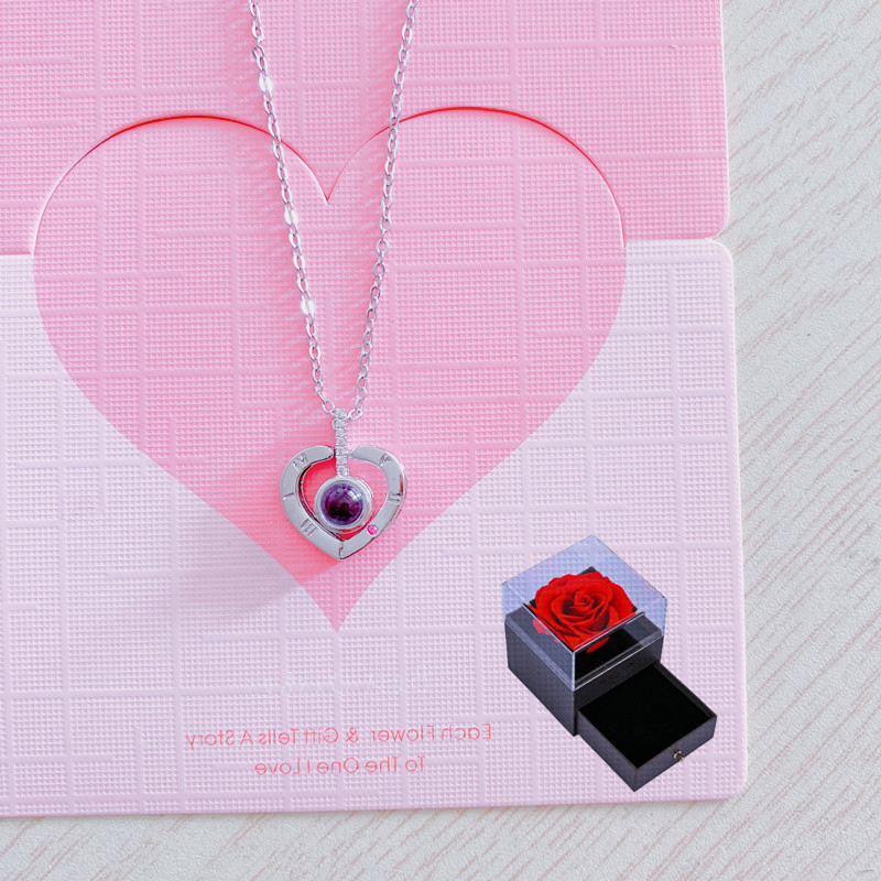 사랑 모양의 백금과 장미 선물 상자