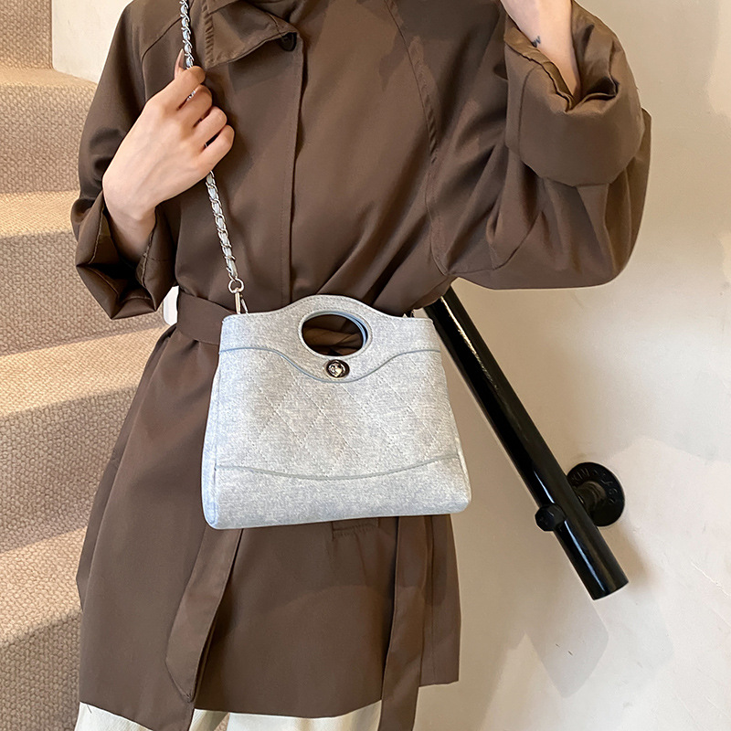 Versión coreana del bolso de estilo pequeño y fragante 2025 verano nuevo bolso femenino bolso de hombro con bordado de rombo bolso de mensajero de cadena retro