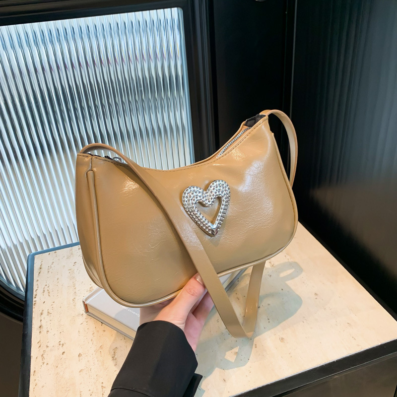 Internet celebrity popular love women's 2024 new versatile simple underarm bag trend Korean version fashion_voghion.com