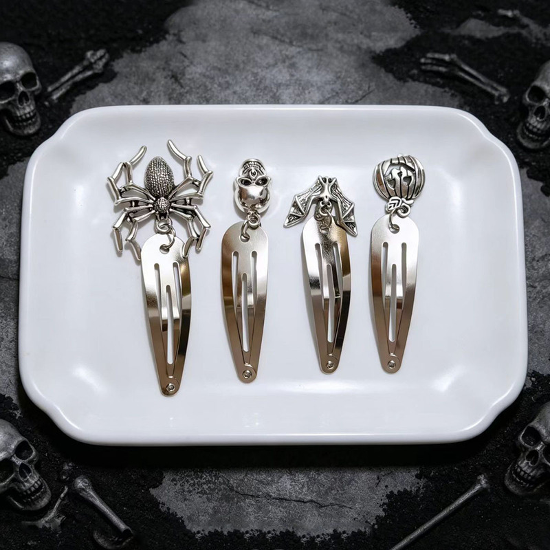 Cross-border dark fantasy Halloween style BB clip, silver metal spider skull forehead bangs hair clip, sweet and cool hot girl hair accessory Cross-border dark fantasy Halloween style BB clip, silver metal spider skull forehead bangs hair clip, sweet and cool hot girl hair accessory