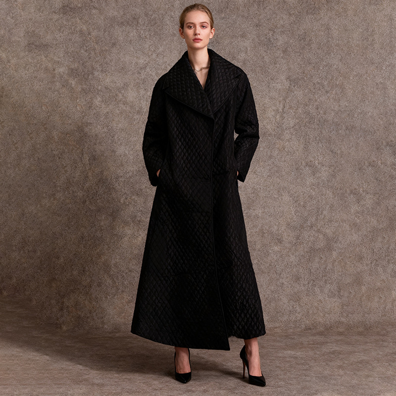 菱格绗缝大翻领长款大衣2025冬季新款女装慵懒风休闲宽松外套棉服