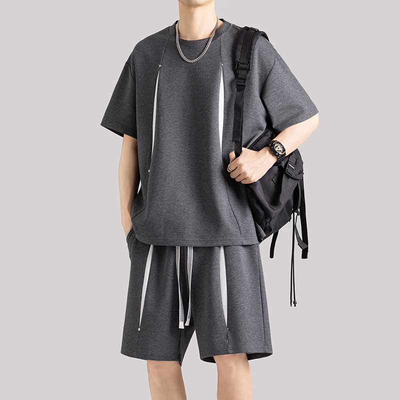 Price controlled at 119.9, new summer men's trendy loose-fitting short-sleeved T-shirt, five-quarter sleeve, round neck.