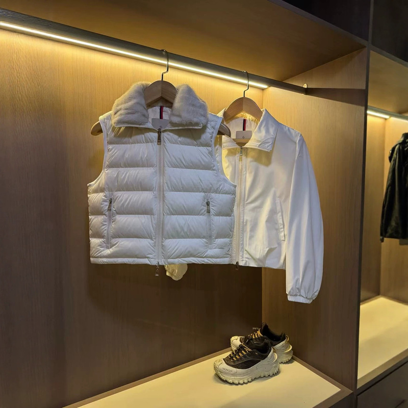 High-end M-brand 26 new model goose down vest jacket 2-in-1, can be worn alone, stand-up collar, versatile, short style for women High-end M-brand 26 new model goose down vest jacket 2-in-1, can be worn alone, stand-up collar, versatile, short style for women
