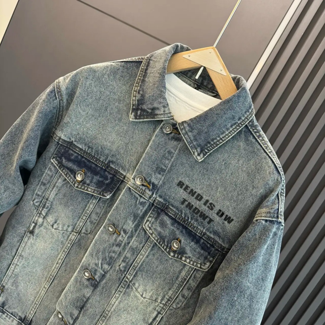 Retro chaqueta de vaquín lavado con agua hombre primavera y otoño nueva letra impresa de silicona chaqueta de trabajo con solapa suelta