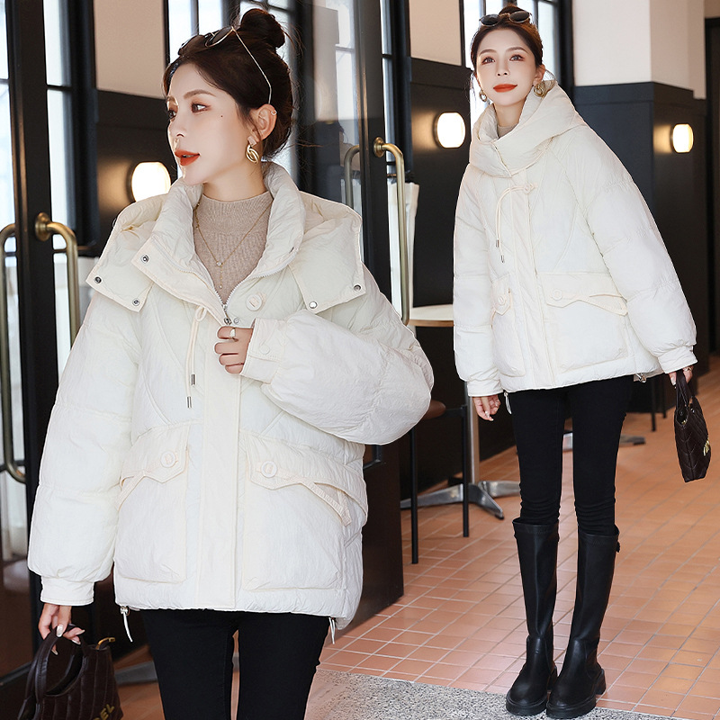 Ropa de algodón pequeño invierno 2025 nueva ropa de invierno coreana chaqueta de algodón gruesa chaqueta de algodón suelta corta con capuchón