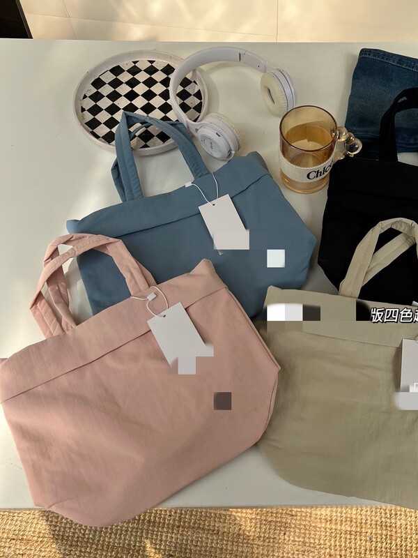 L家同モデルの四色の小さい方のカバンはファッション的なナイロンの斜めのショルダーバッグの女性のハンドバッグに合わせてカジュアルで軽いです。|undefined