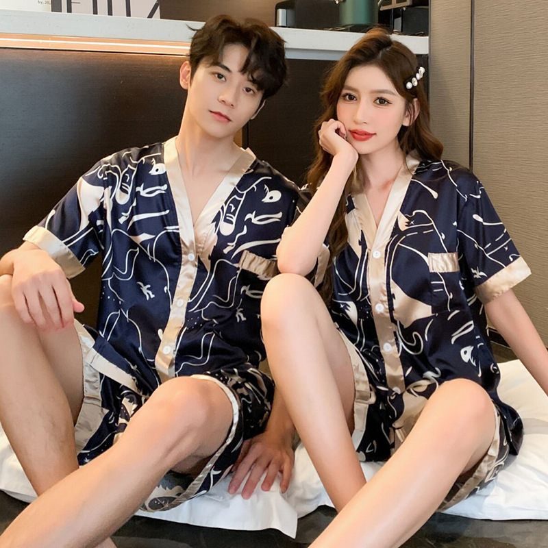 2025 pareja de verano pijama de seda de hielo de mujer de manga corta seda de mil pajaros de cuello V hombre fábrica de ropa casera
