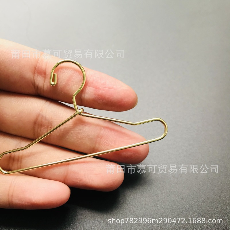 ミニ小さな洋服ラック金属 BJD 人形洋服ラック ob11 綿人形 labubu 人形小さな洋服ラックアクセサリー|undefined