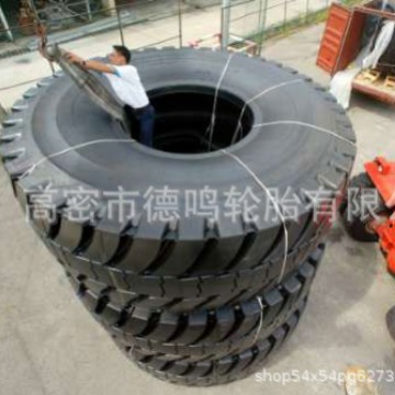 Suministro de maquinaria de Ingeniería de la antorcha neumático 36.00-51 neumático de camión volquete