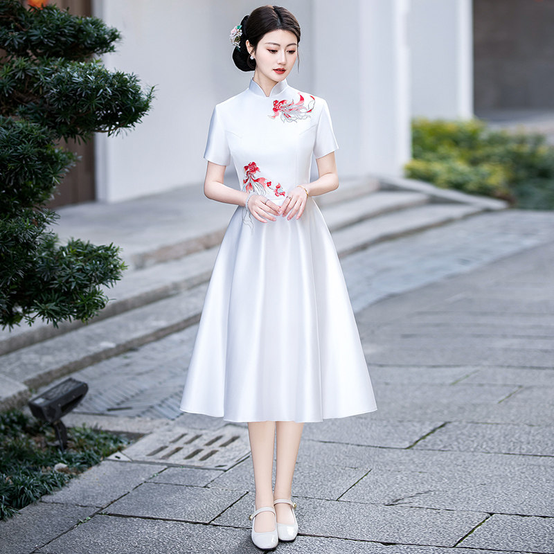 Chinese-Style White Host Evening Gown, High-End New Chinese-Style Folk Song Performance Stage Chorus Award Ceremony Qipao