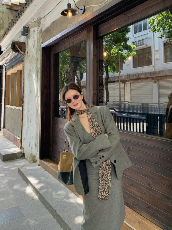适美感西装外套内搭马甲背心女秋季显瘦半身裙长裙三件套|undefined