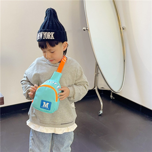 Children's fashionable small chest bag, trendy and cool boy's letter shoulder bag, personalized baby coin purse, child's outing crossbody bag
