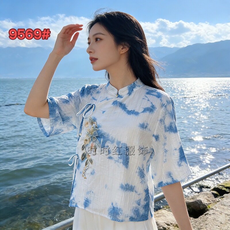 New Tie-Dye White Silk-Linen Embroidered Mid-Sleeve Shirt with a Turn-Down Collar, Round Neck, Loose Fit, Slimming, Elegant, Versatile Top