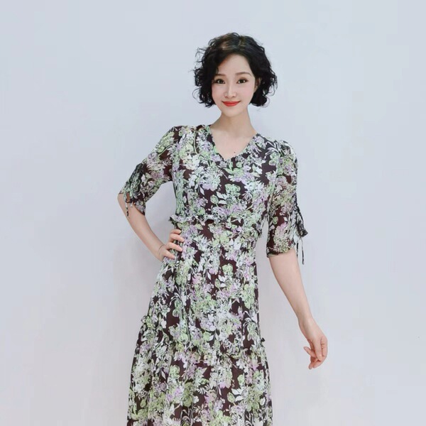 Fashionable fitted long elegant shiffon dress