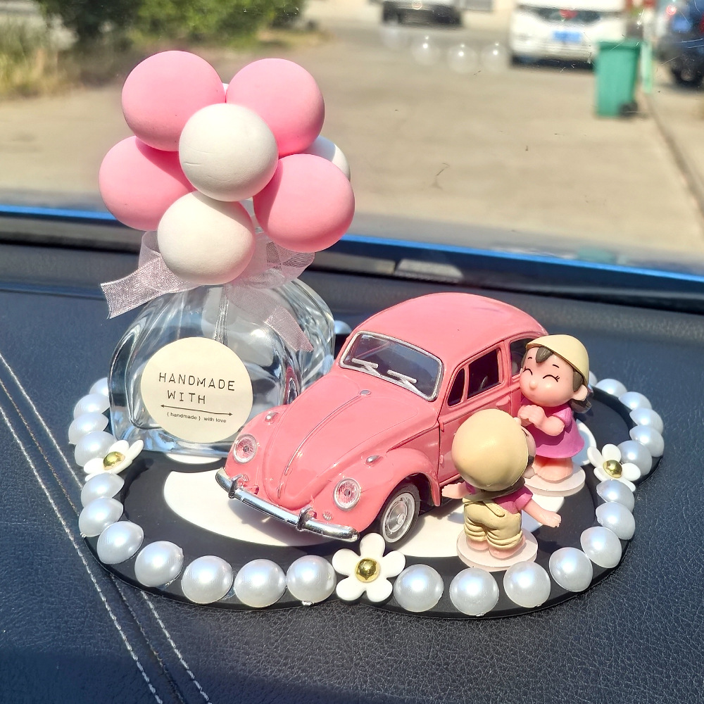 Adorno de automóviles encantador perfumes clásicos de automóviles con diamantes, consola central, decoración interior de pequeños globos frescos