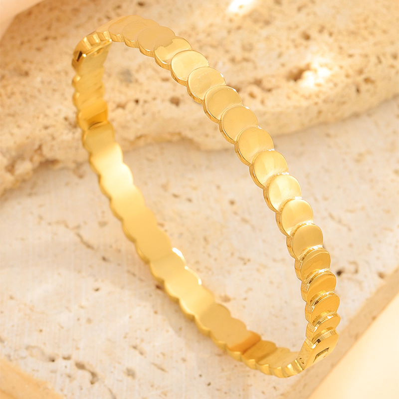 Brazalete de acero de titanio de moda transfronteriza para niñas de alto nivel de sensación de círculo moneda ligera pulsera de lujo pulsera de pop europea y americana
