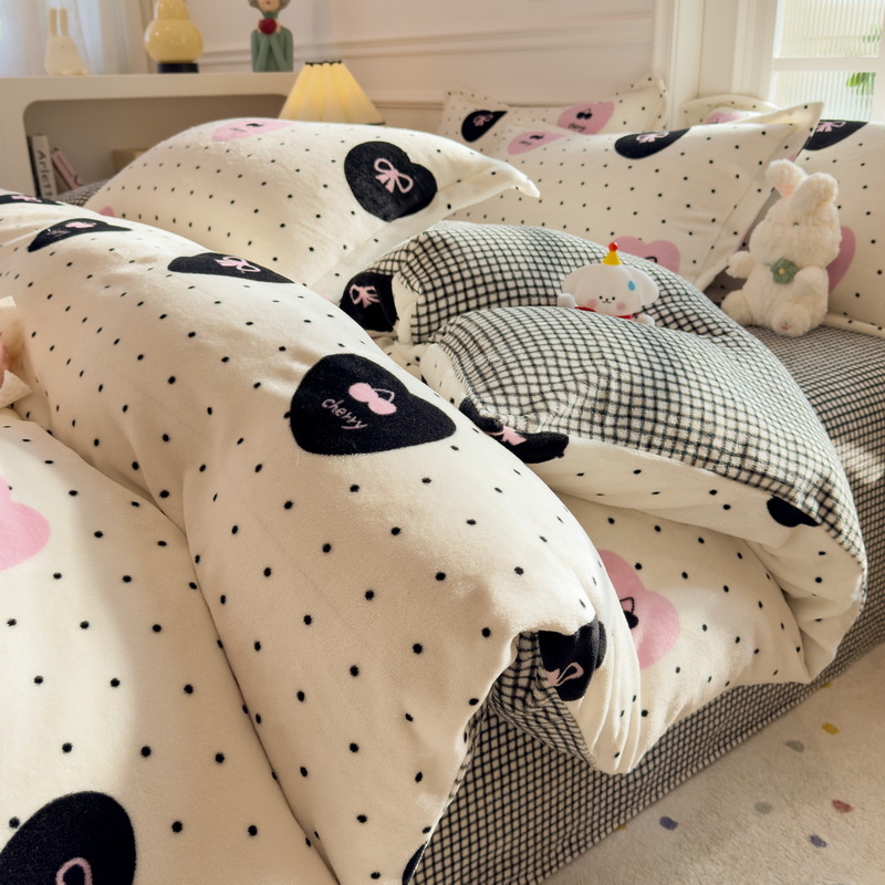 Invierno engrosado cama de seda de leche de cuatro piezas de seda de coral sábanas de seda de bebé cubierta de seda de calor y seda de tres piezas