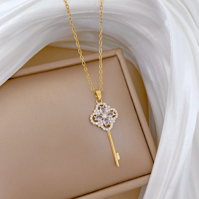 Lucky Grass Full Diamond Necklace Titanium Steel Collarbone Chain_voghion.com