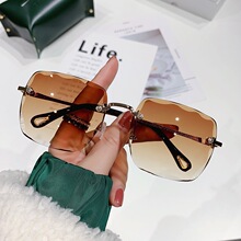 �o����߅̫��Rī�RŮ�W�������{�̫����R�����⾀���UV380