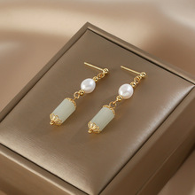 小巧凝脂玉耳钉女复古风珍珠耳坠小众感S925银针耳饰