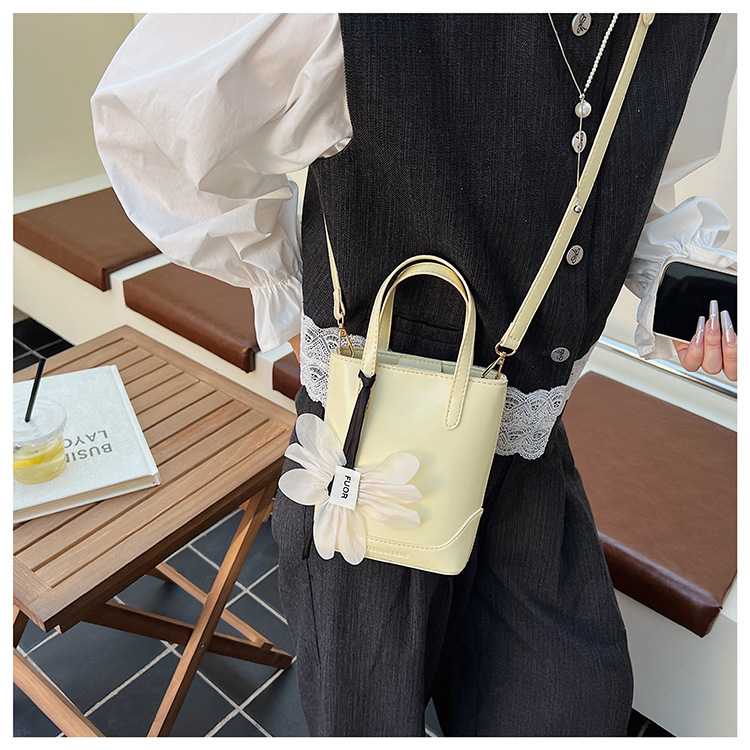 Fashionable and high-quality hand-held small bag for women, 2025 new summer Instagram versatile phone bag, Korean style trendy crossbody bag undefined