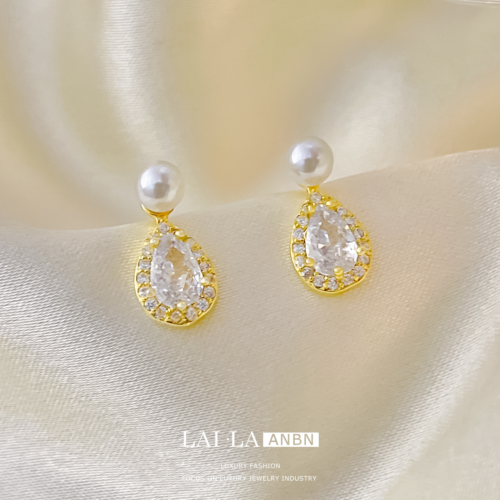 Mosquito bobina oreja clip de las mujeres no perforado francés retro perla pendientes de alto grado gota de agua exquisitos pendientes de circón al por mayor