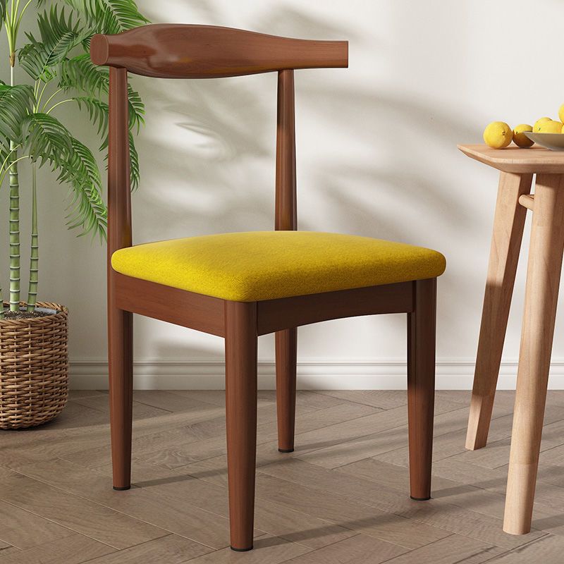 황화 배 노란색 패브릭 쿠션 혼 의자 [로고]