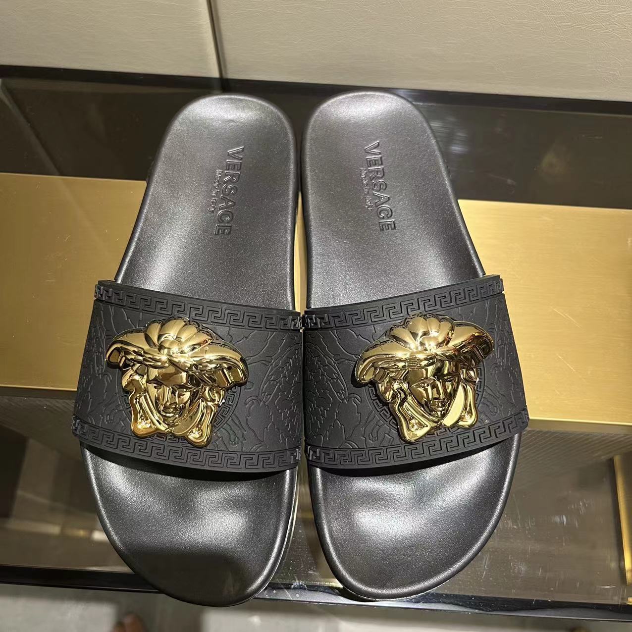 Zapatillas para mujeres frescas en el hogar, zapatillas para parejas domésticas, suela suave antideslizante Eva universal, comercio exterior para hombres, ligero y cómodo.