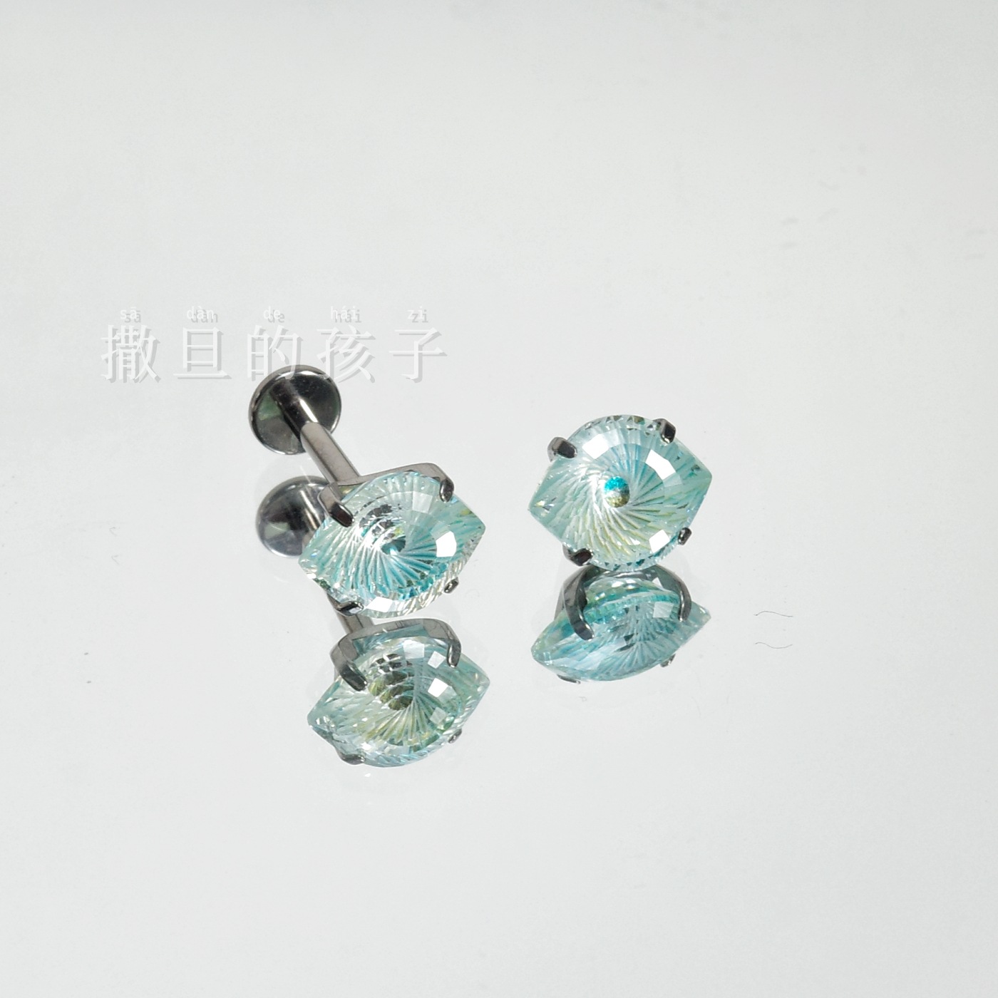 Satan's Child Devil Eye Lip Stud Titanium Alloy Internally Threaded Niche Ear Cartilage Stud detail image 12