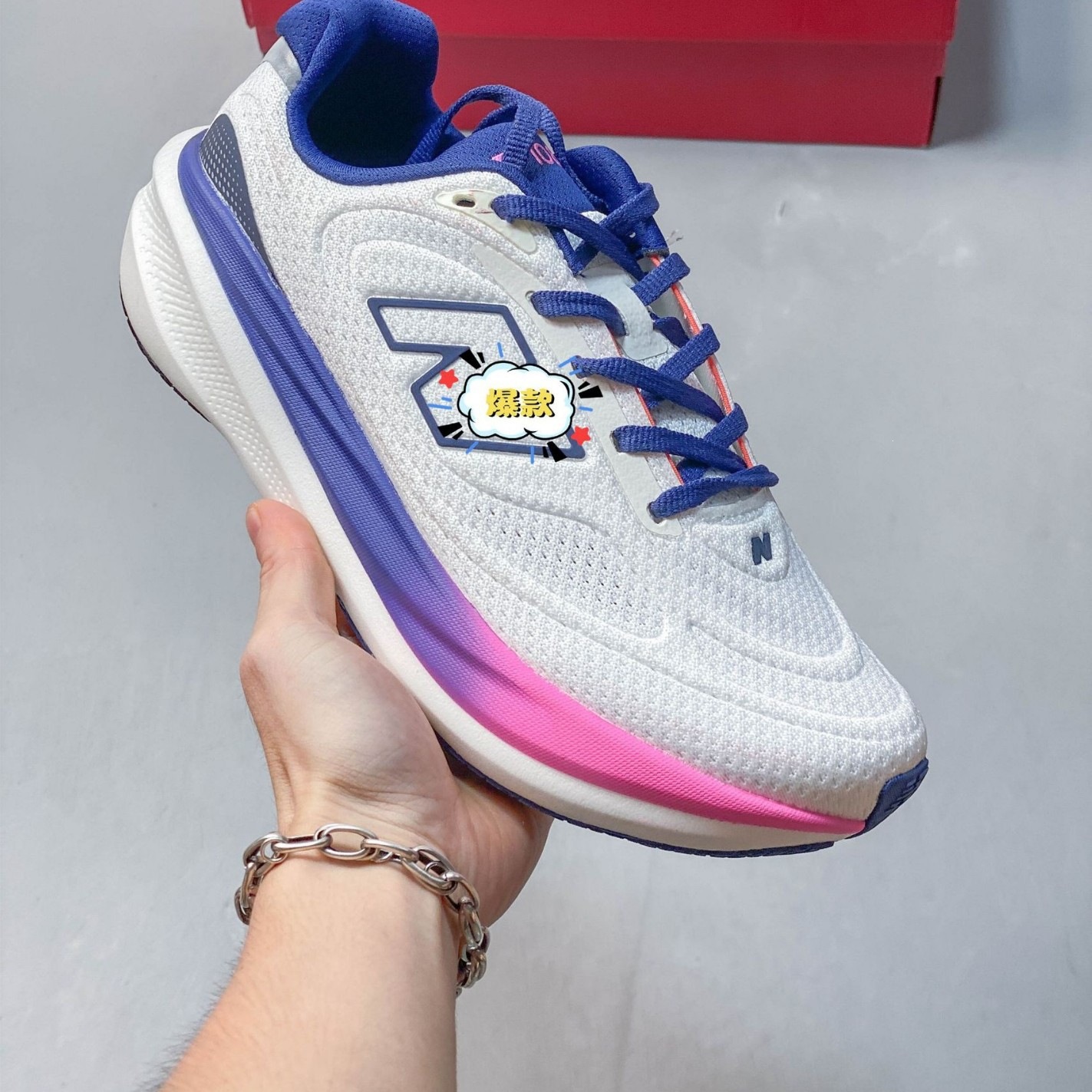 NB Fresh Foam 1080 Evoz v2 comfortable and durable low-top running shoes, stylish dad shoes for men and women