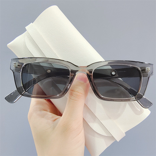 Jennie's same style small frame hip-hop sunglasses, funny personality sunglasses, fashionable square sunglasses for men and women