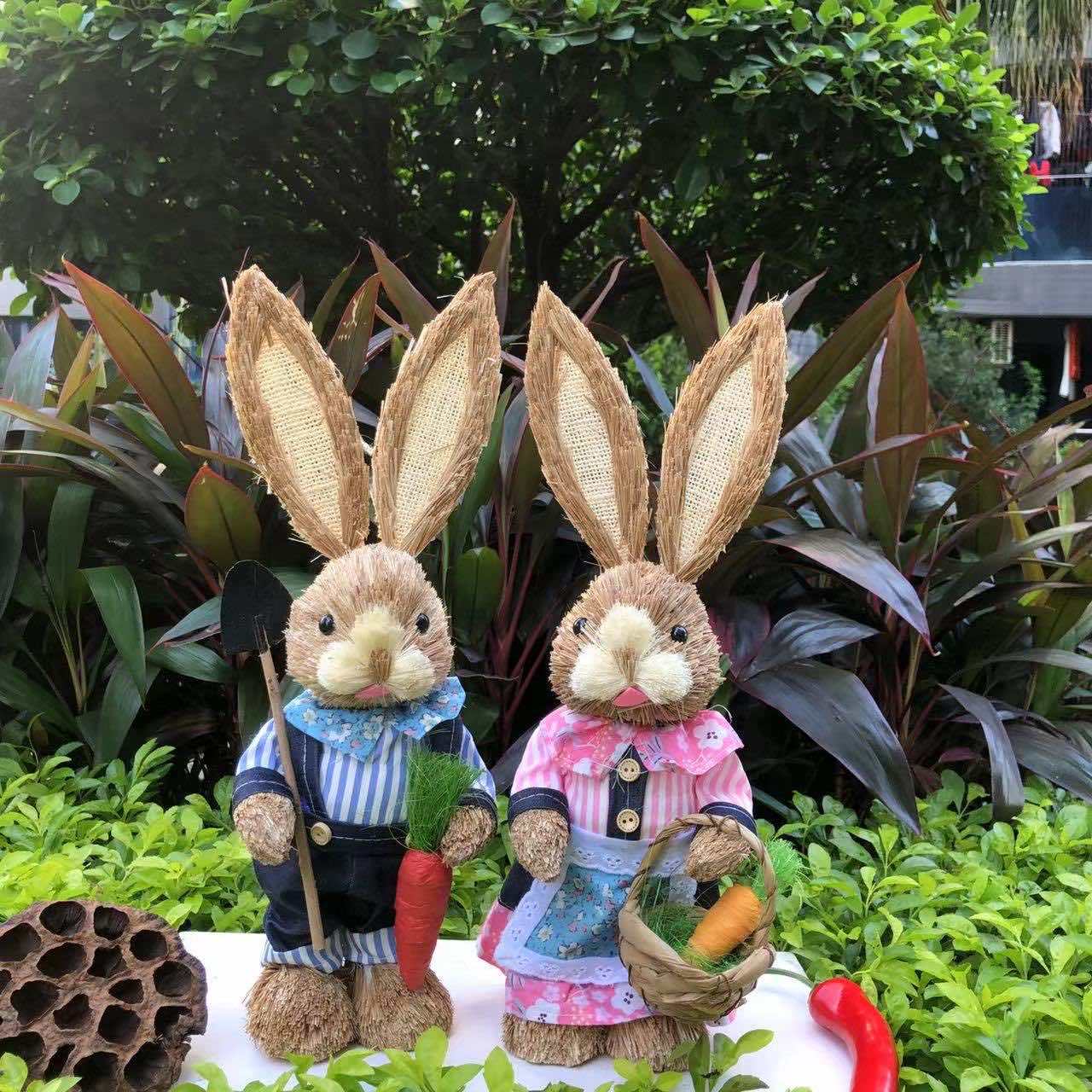 Par de conejos de paja de 35 cm, bonitos adornos de estilo retro, estilo Mori, decoración para el hogar, escenario, tienda, estilo pastoral