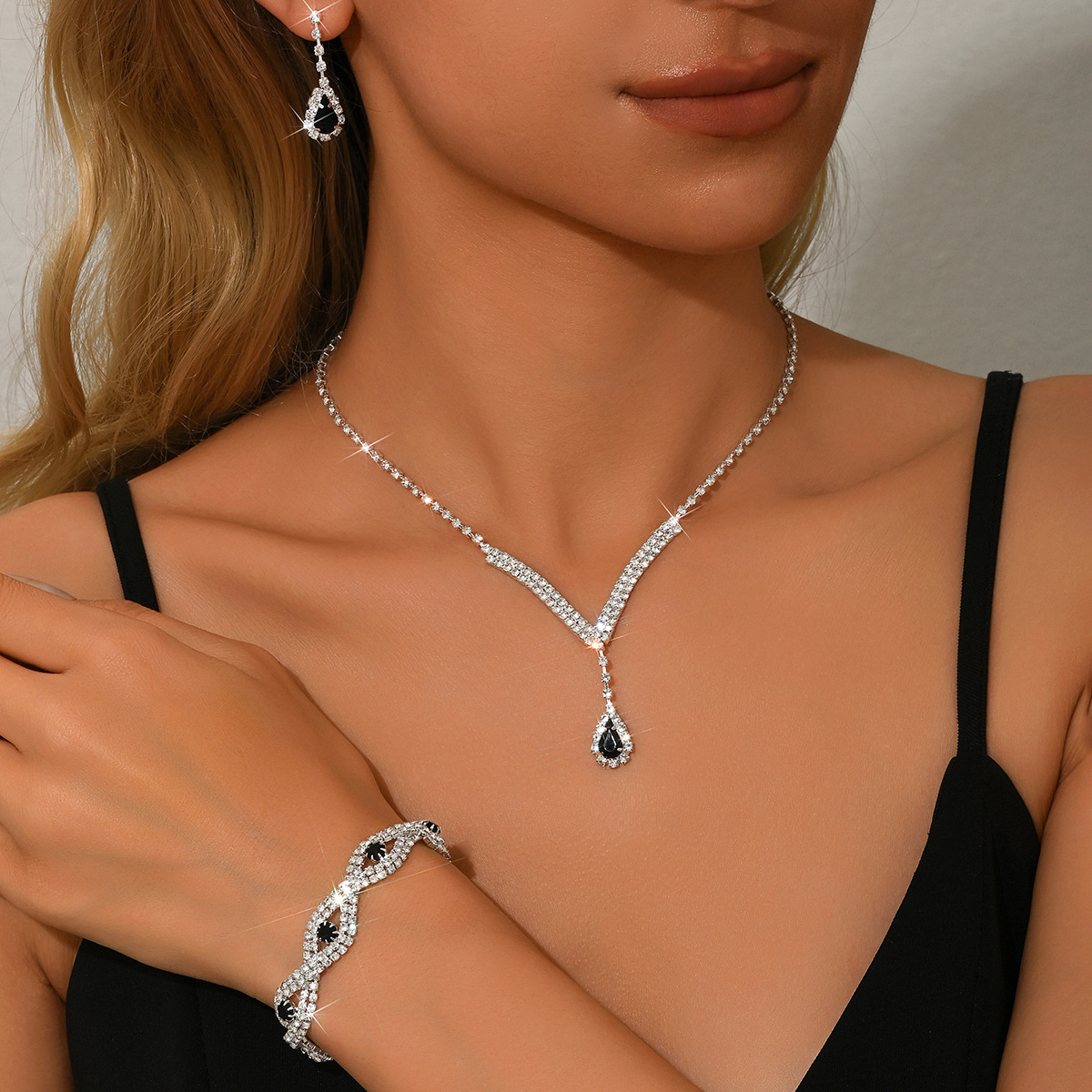 ヨーロッパとアメリカの電子商取引クロスボーダー花嫁ウェディングアクセサリーネックレスブレスレットイヤリングセットチェーン女性の 3 ピースラインストーンウェディングドレスアクセサリー