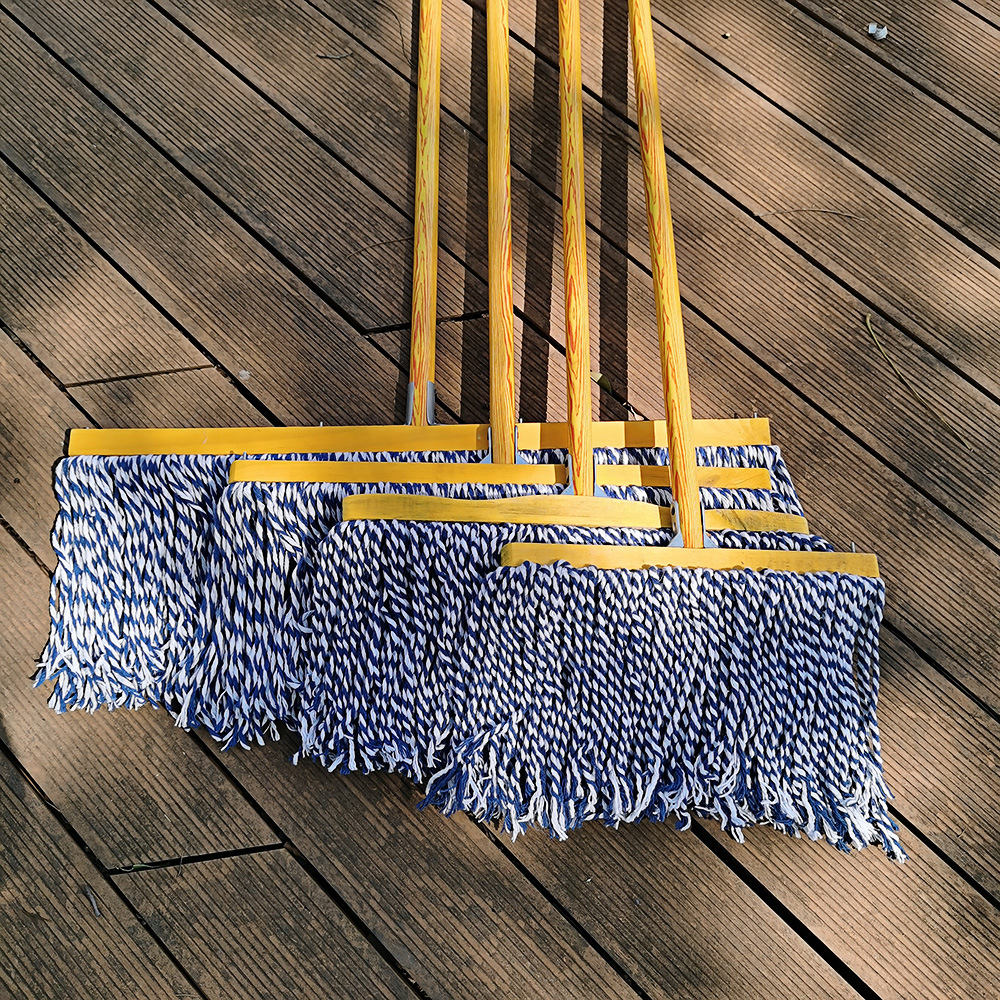 나무 손잡이가 달린 나무 프레임