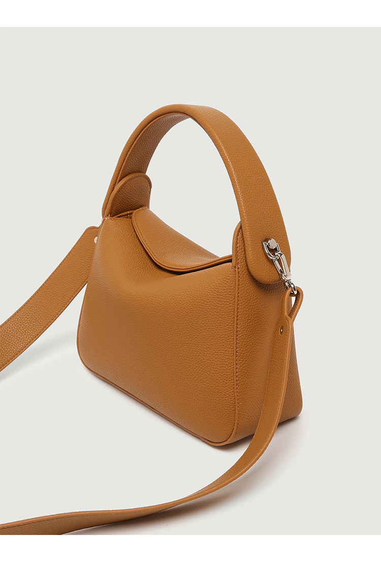  Women's Bags Large Capacity Soft Cigarette Case Bag 2023 New Solid Color Casual Pillow Bag Khaki Commuter Hand Crossbody Bag_voghion.com