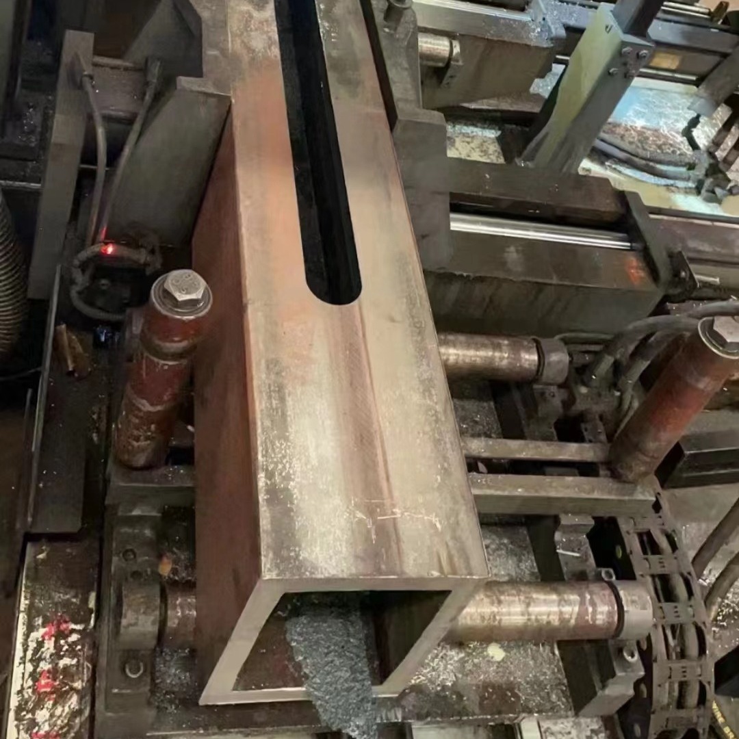 销售q345d焊接方管 家具用小口径无缝直角方管各种规格薄壁方铁管