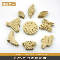 木彫りの純粋な手作りの実木は円形の玄関の背景の壁を彫って深いレリーフの花を掛けて透かしを彫ります。