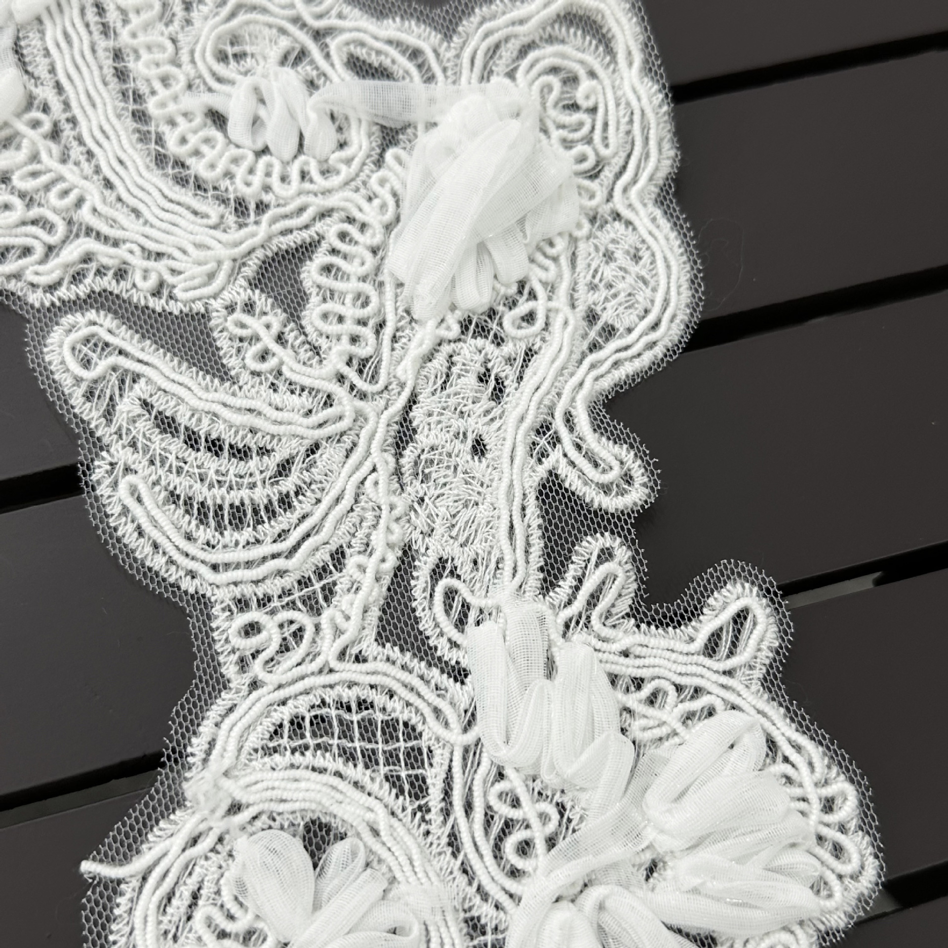 Nuevo encaje blanco estereoscópico flor pegatinas de tela vestido de boda DIY accesorios de encaje decoración pegatinas bordadas de línea de hueso image 4