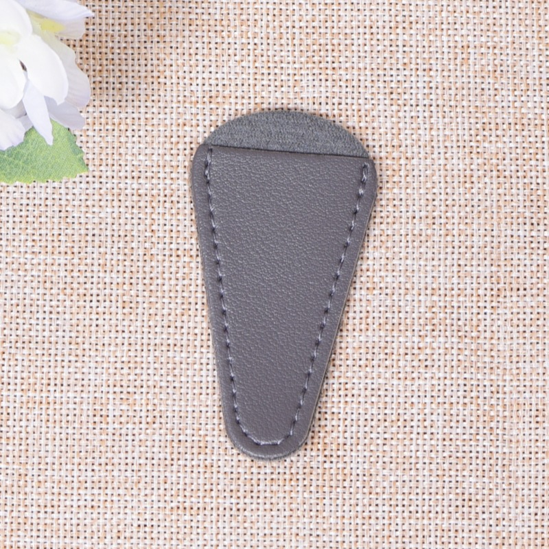 Gran escala de stock de cuero grueso pequeño cubierta de tijeras nariz cejas de corte de hilo cabeza de belleza tijeras cubierta de almacenamiento de costura