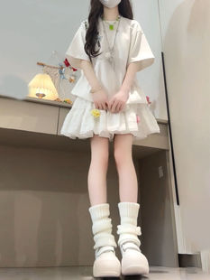 甜美小個子時尚潮流寬松短袖T恤搭配白色蓬蓬顯瘦半身裙兩件套裝