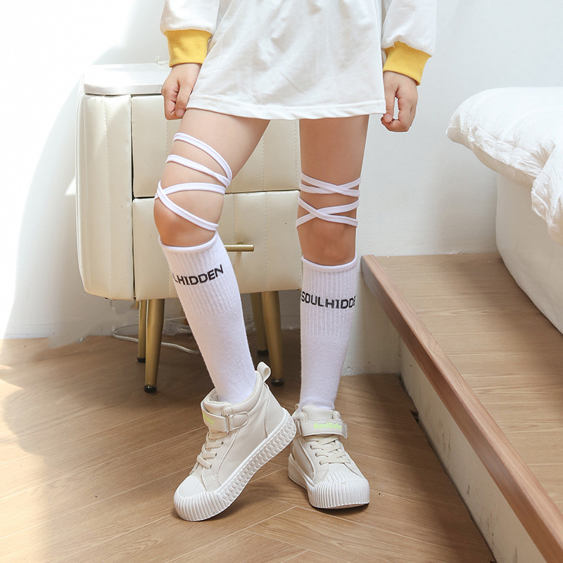 화이트 스트랩 레터 미드 양말 캔디 컬러