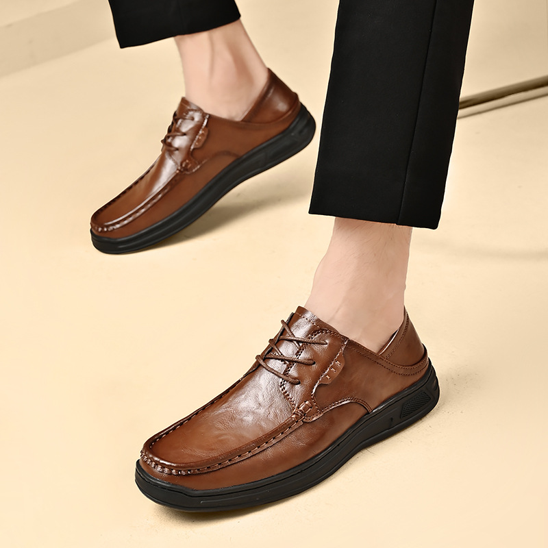 Zapatos de cuero transfronterizos para hombres 2024 otoño nuevos zapatos casuales de negocios con suela suave antideslizante de mediana edad zapatos de papá con suela grande