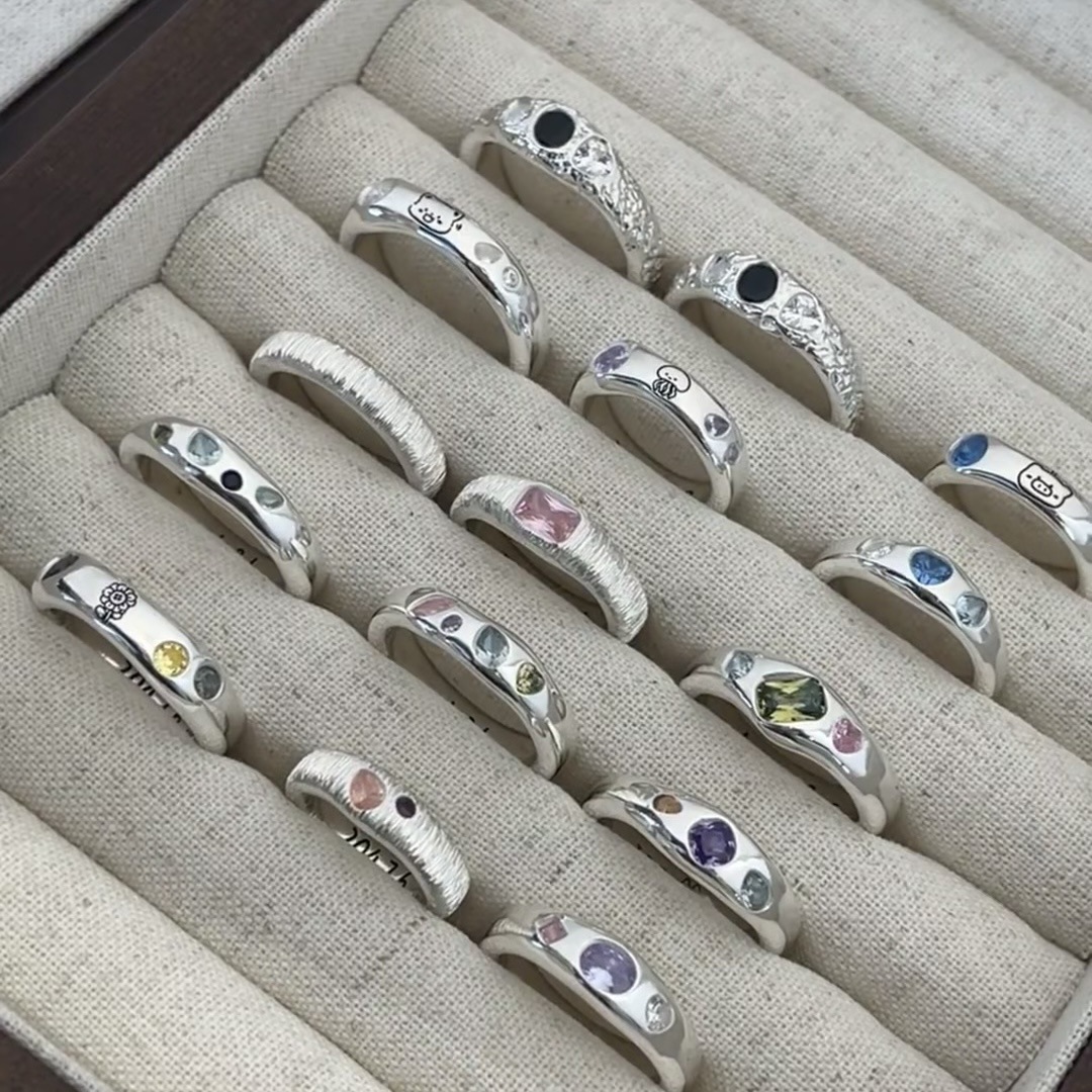 Anillo de apertura geométrica de onda hueca de metal plateado, anillo de diseño de tendencia, joyería de sentido avanzado simple transfronterizo, mujer