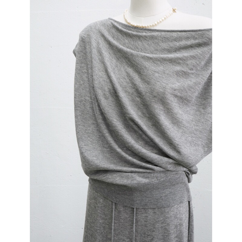 Thin Wool Knitwear with Irregular Diagonal Neckline and Off-Shoulder Design, Slimming and Versatile Gray Loose-Fitting Niche Design Set