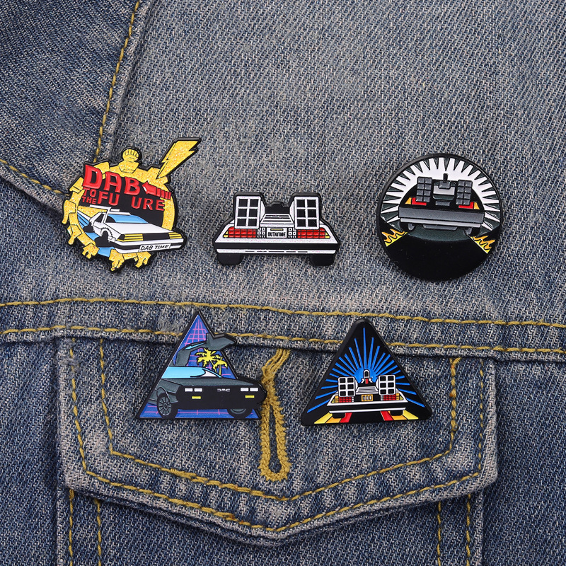 Retro Sci-Fi Style Accessories Back to the Future Movie Merchandise Brooch Time-Travel Car Dmc-12 Metal Badge