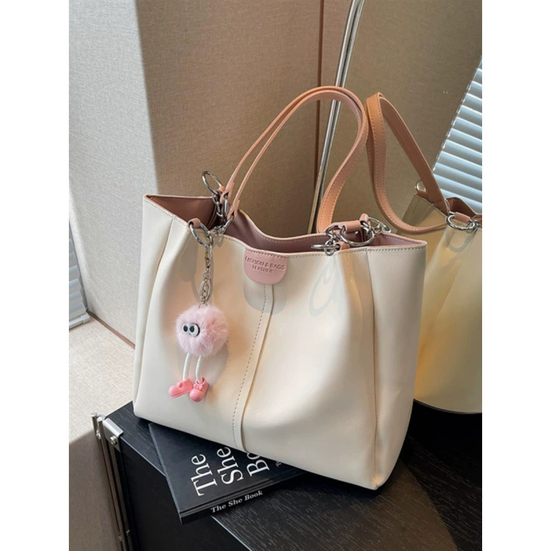 Capacious fashionable universal shoulder bag, small one-shoulder bag