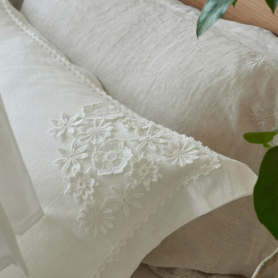 Alojamiento residencial de alta gama simple blanco algodón cáñamo flor de algodón cama de cuatro piezas Kit de algodón bordado colcha de cama